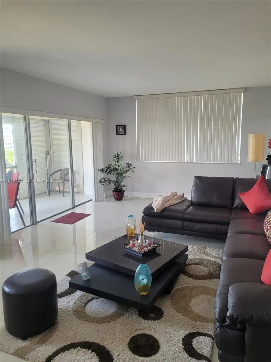 4330 Hillcrest Dr #619, Hollywood, FL 33021 - Image #2