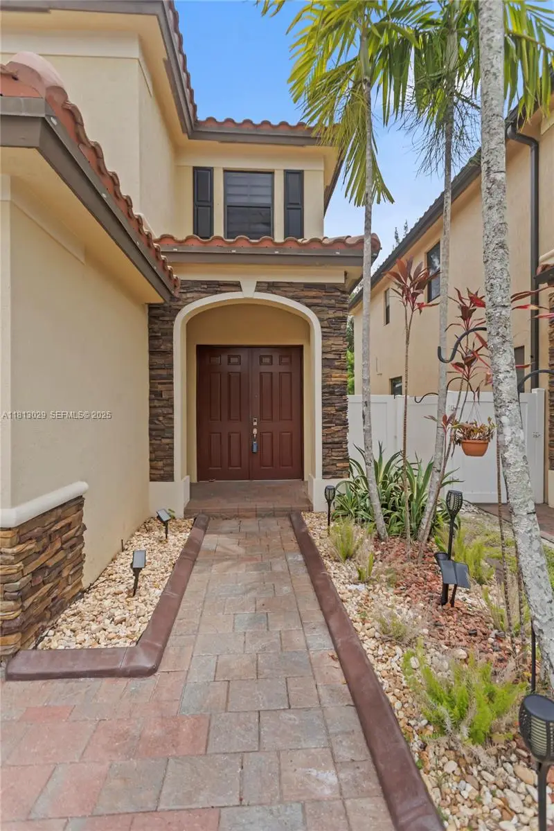3502 W 86th Ter, Hialeah, FL 33018 - Image #2