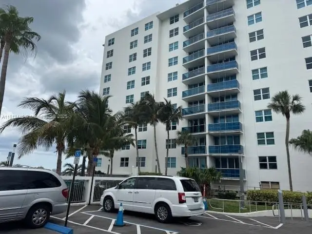 7501 E Treasure Dr #2G, North Bay Village, FL 33141 - Image #2