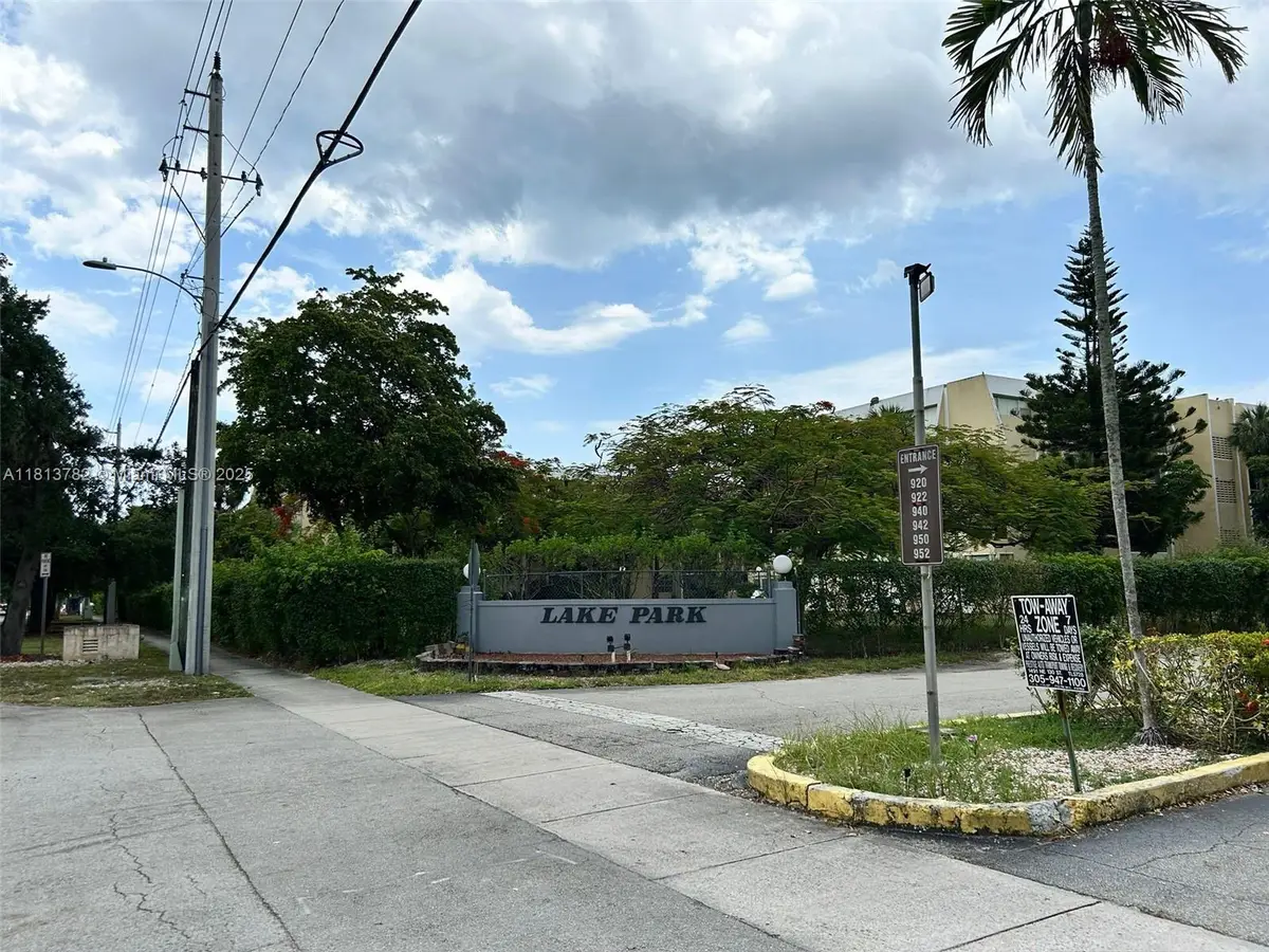 922 NE 199th St #3D Apt 304, Miami, FL 33179 - Image #1