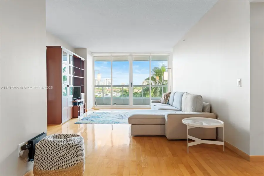 21205 Yacht Club Dr #707, Aventura, FL 33180 - Image #2