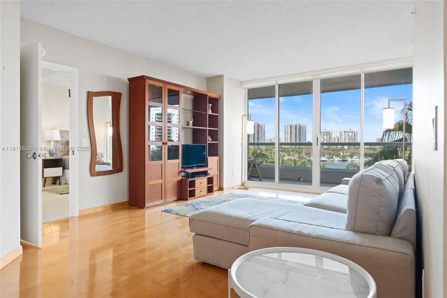 21205 Yacht Club Dr #707, Aventura, FL 33180 - Image #3