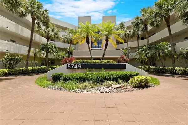 5749 Camino Del Sol #403, Boca Raton, FL 33433