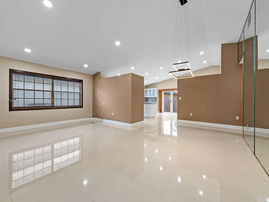 19847 NW 86th Ave, Hialeah, FL 33015 - Image #3