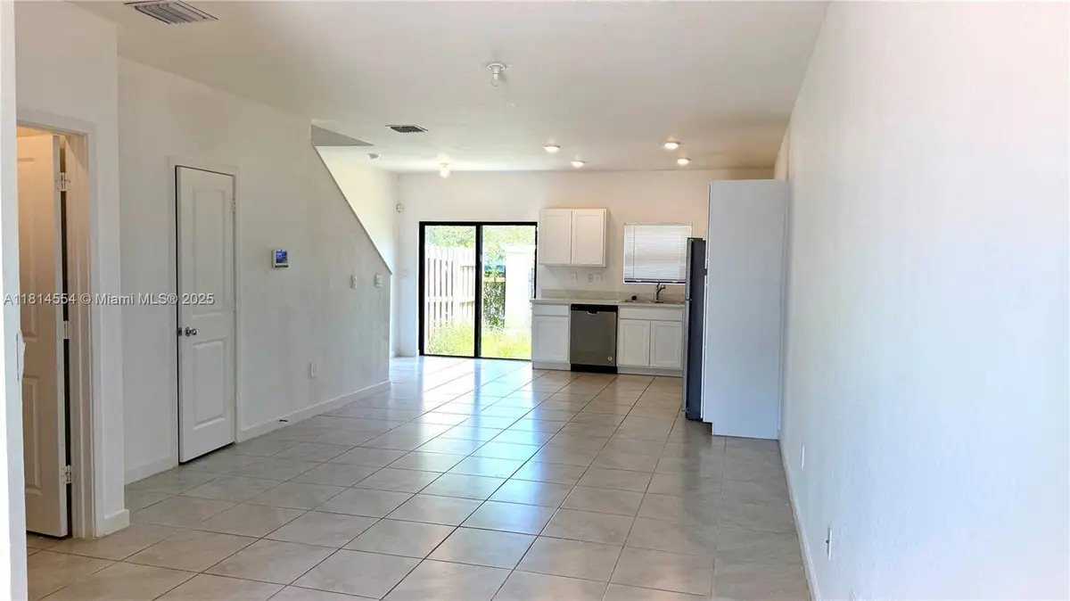 322 NE 1st Dr, Florida City, FL 33034 - Image #1