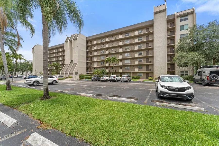 3150 W Rolling Hills Cir #209, Davie, FL 33328 - Image #2