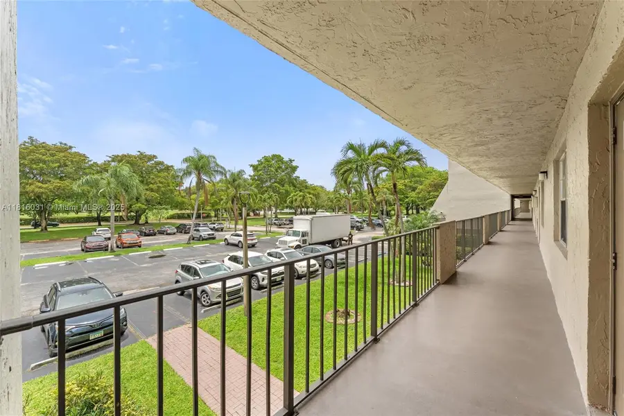 3150 W Rolling Hills Cir #209, Davie, FL 33328 - Image #3