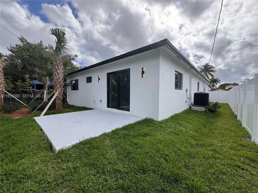2430 NW 22nd Rd, Fort Lauderdale, FL 33311 - Image #2