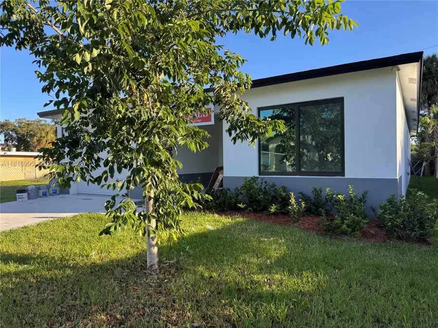 2430 NW 22nd Rd, Fort Lauderdale, FL 33311 - Image #3