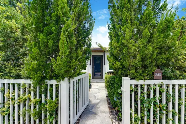 8730 NE 8th Ct, Miami, FL 33138