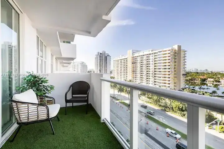 5601 Collins Ave #923, Miami Beach, FL 33140 - #1