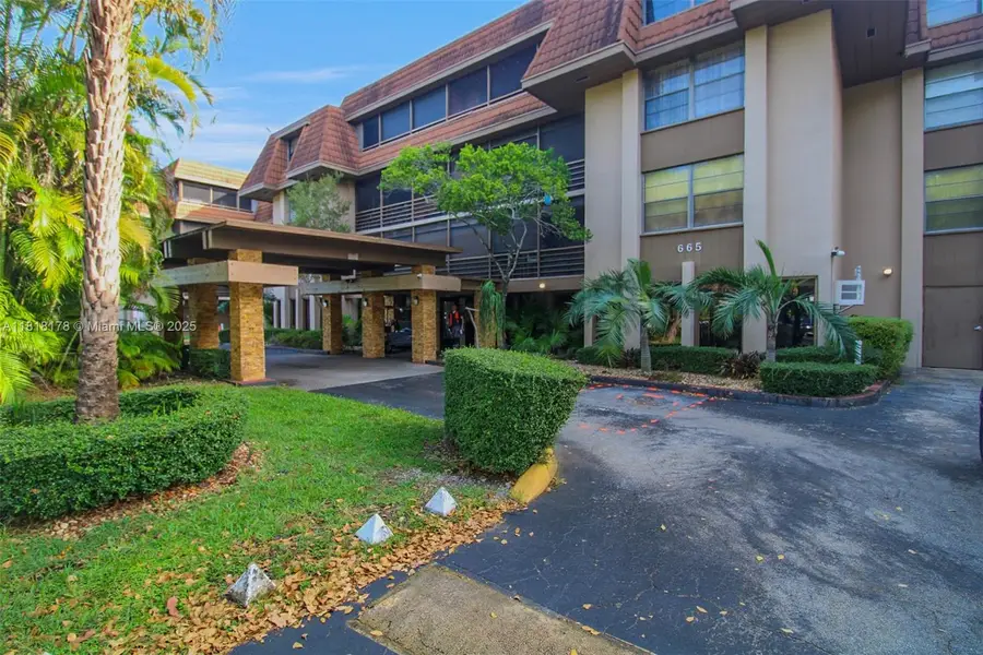 665 NE 195th St #123, Miami, FL 33179 - Image #2