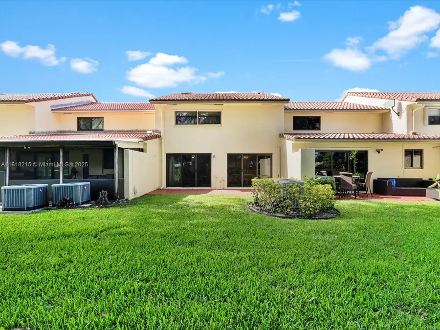 9530 Alcazar Ln, Davie, FL 33324 - Image #2