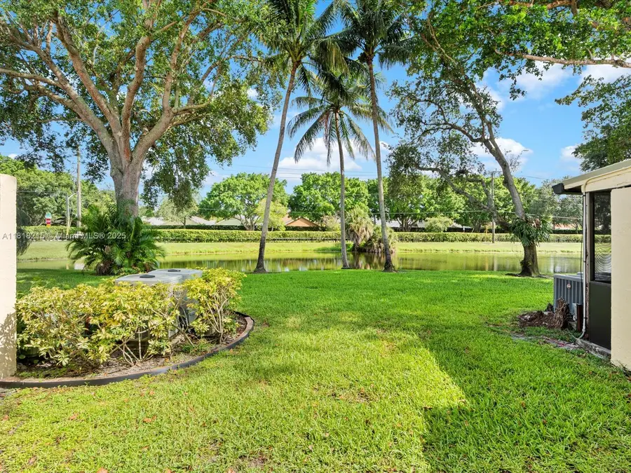 9530 Alcazar Ln, Davie, FL 33324 - Image #3