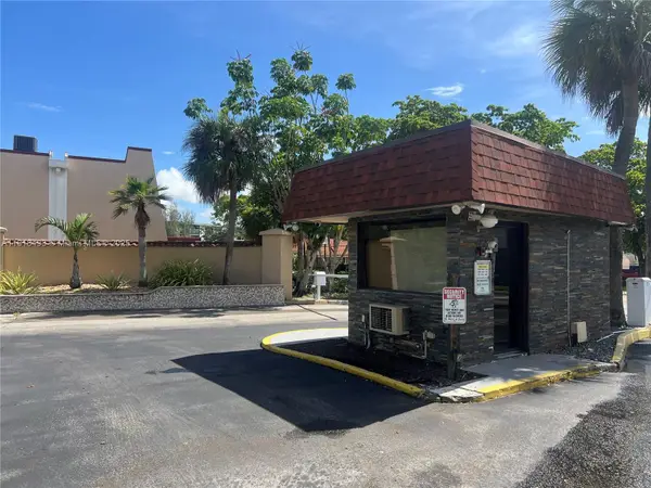 4160 Inverrary Dr #306, Lauderhill, FL 33319