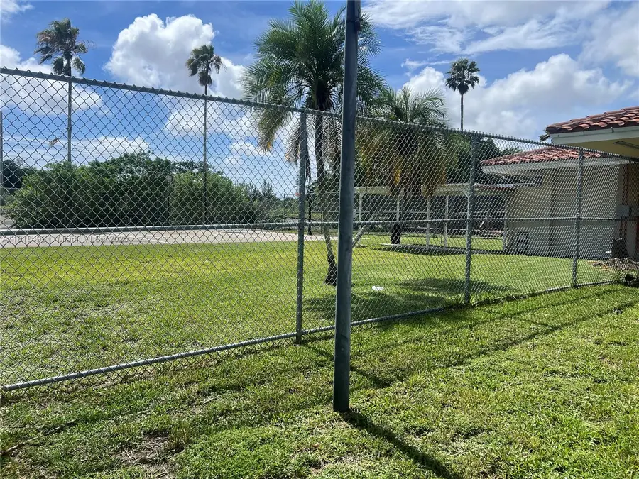 4160 Inverrary Dr #306, Lauderhill, FL 33319 - Image #3