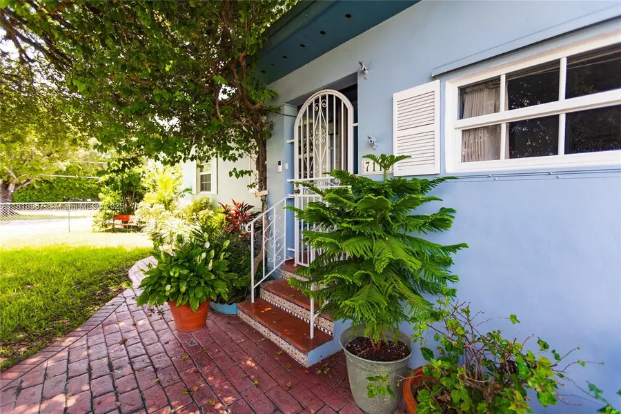 7110 SW 13th Ter, Miami, FL 33144 - Image #2