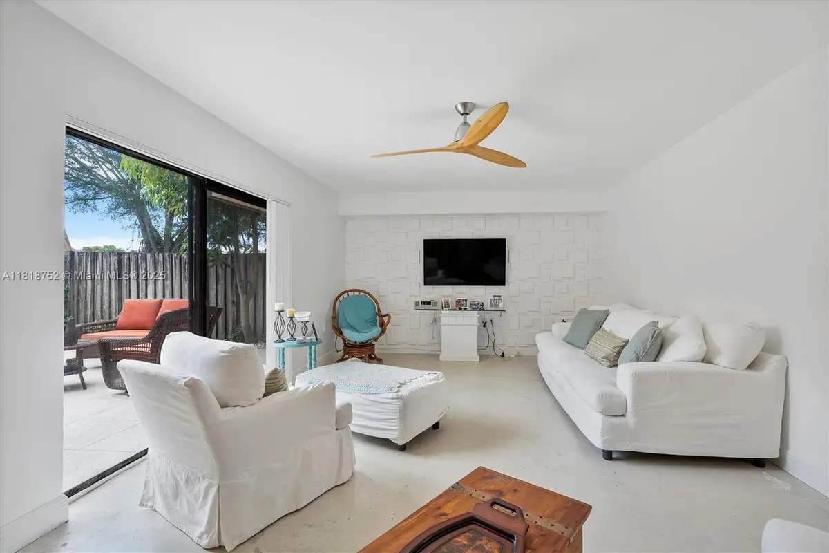 839 Blue Ridge Cir #839, West Palm Beach, FL 33409 - Image #1