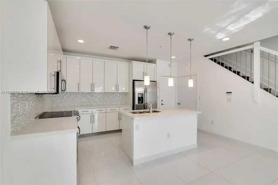 2621 NE 212th Ter #206, Miami, FL 33180 - Image #2