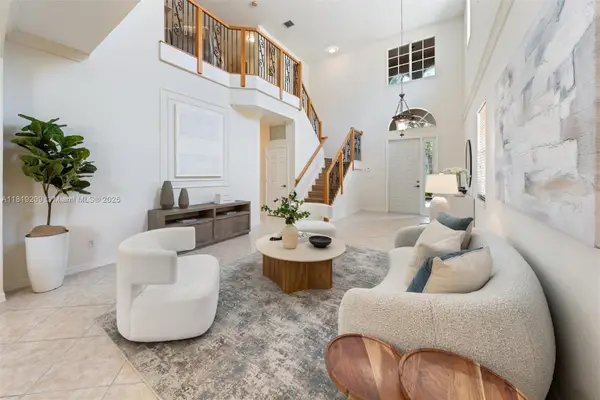 19421 Stonebrook St, Weston, FL 33332