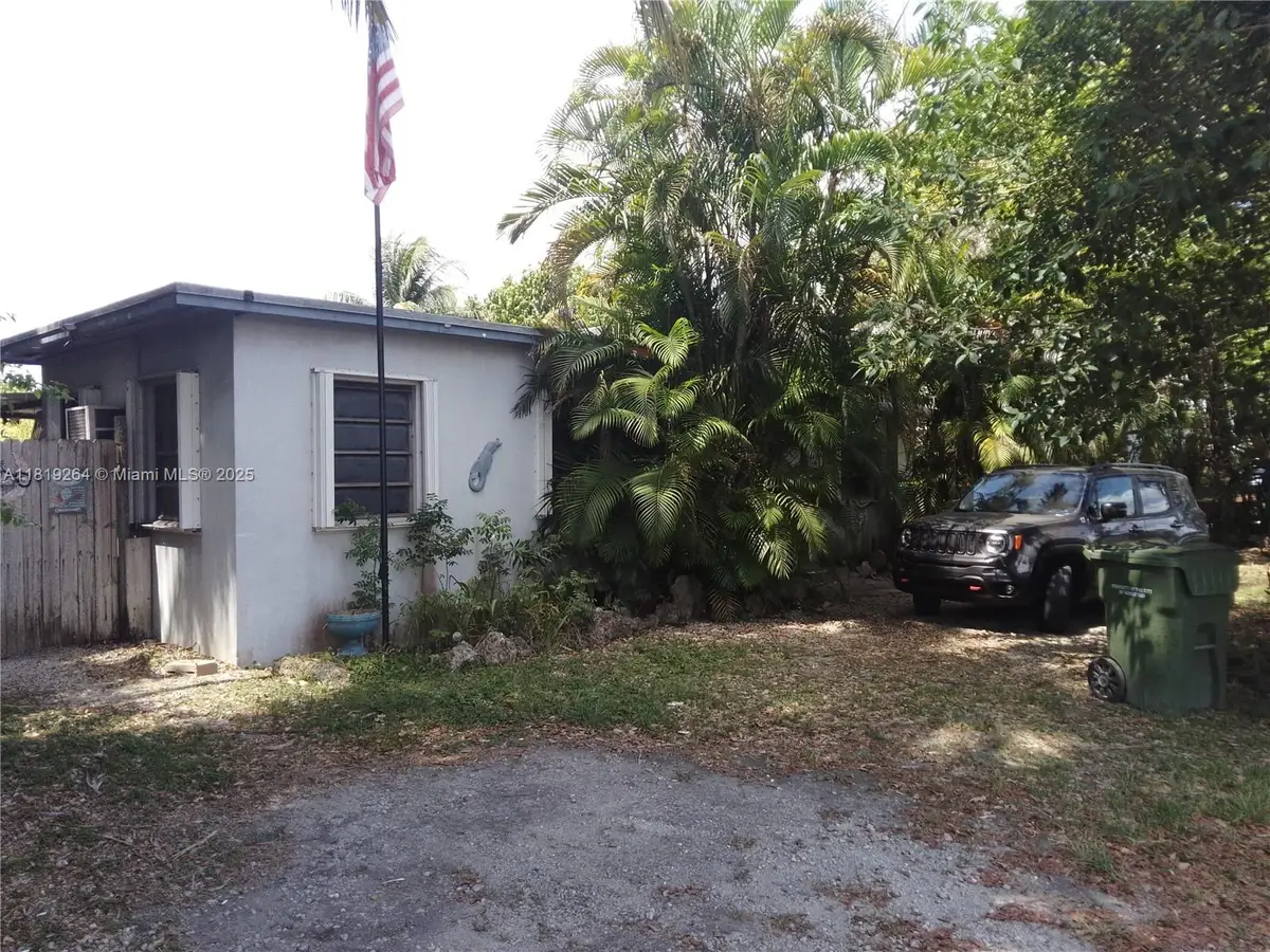 622 NE 11th St, Homestead, FL 33030 - Image #1