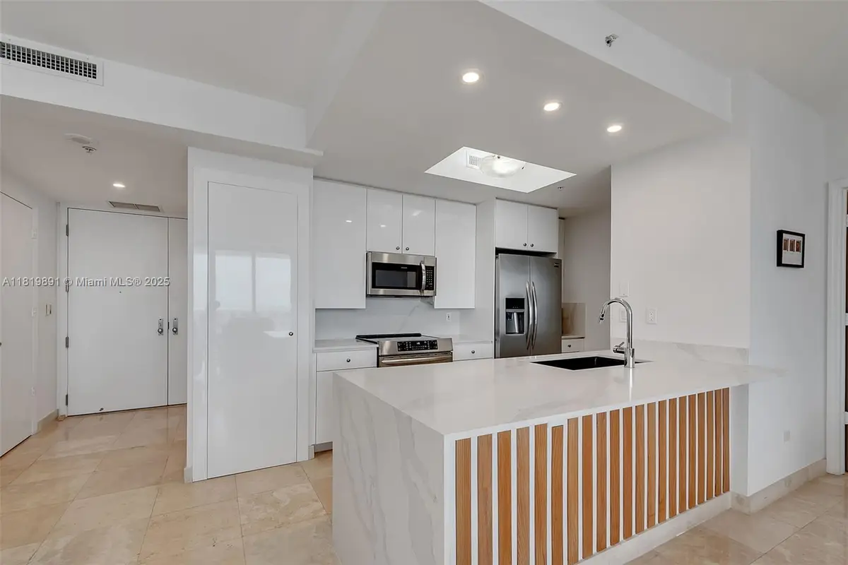 848 Brickell Key Dr #1803, Miami, FL 33131 - Image #1