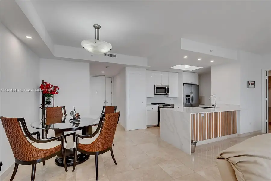 848 Brickell Key Dr #1803, Miami, FL 33131 - Image #3