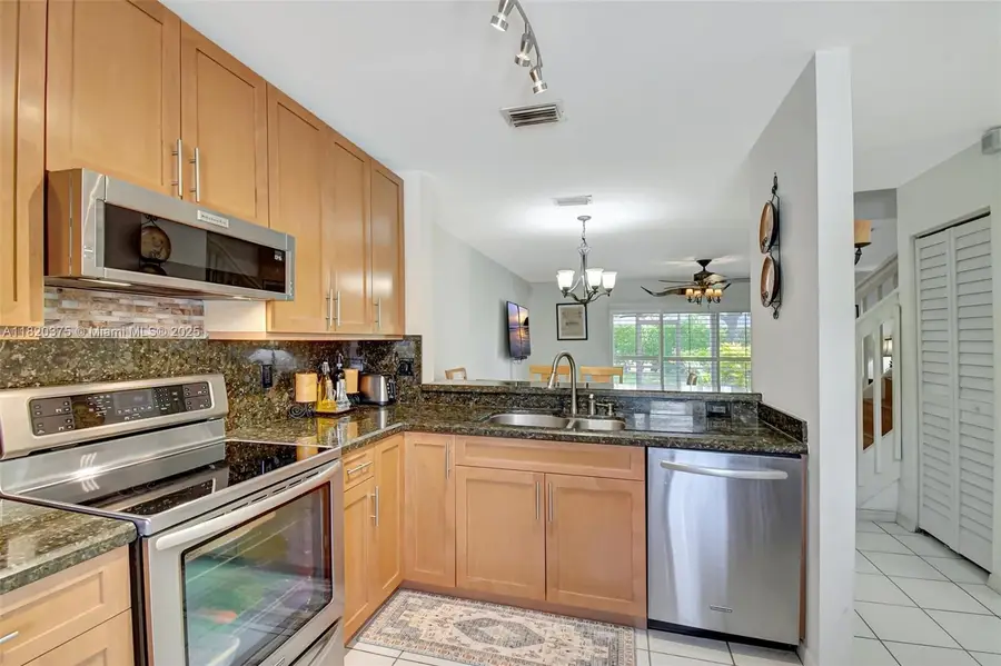 20865 NW 3rd Ln, Pembroke Pines, FL 33029 - Image #2