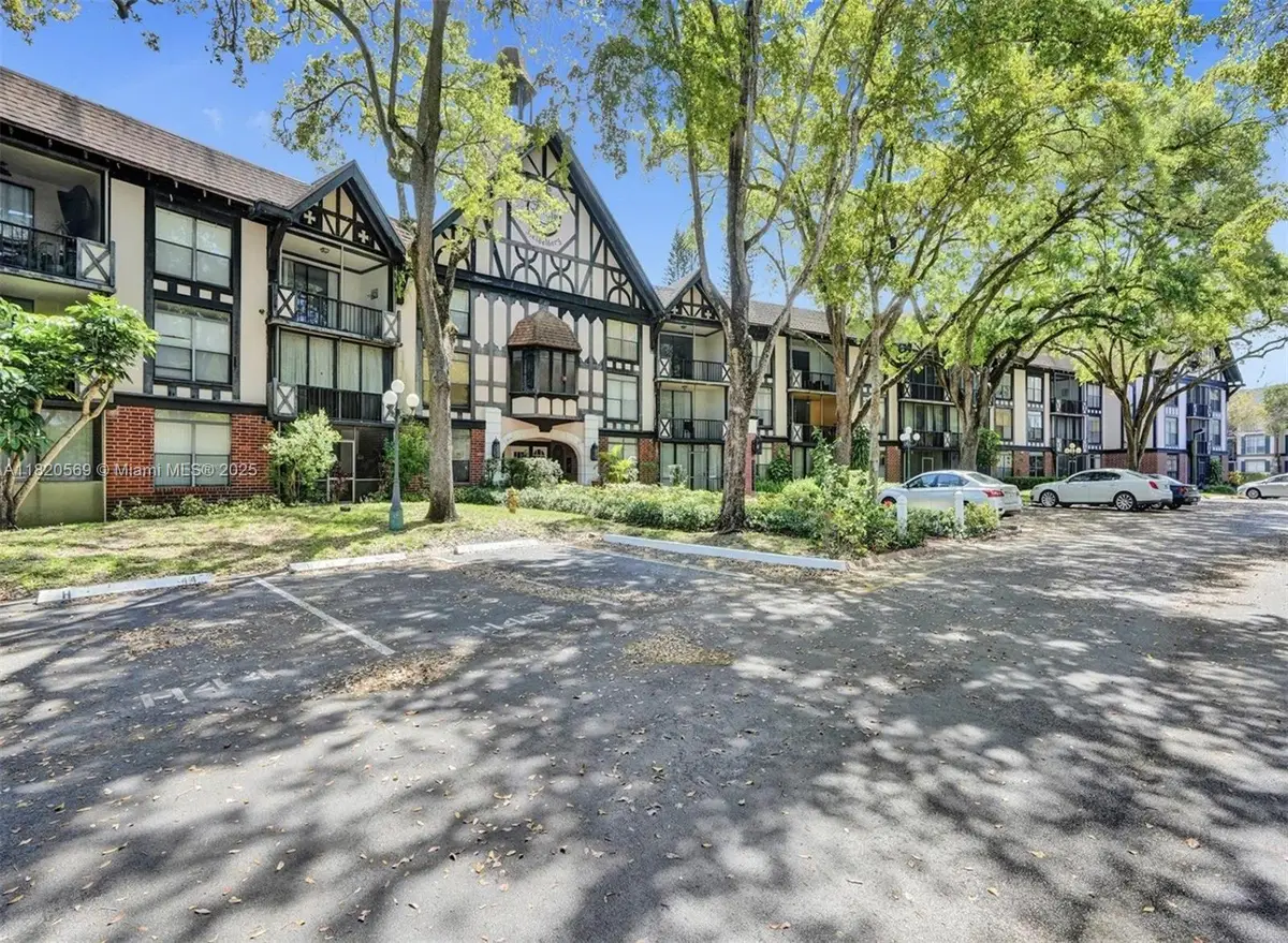 3730 Inverrary Dr #H1V, Lauderhill, FL 33319 - Image #1