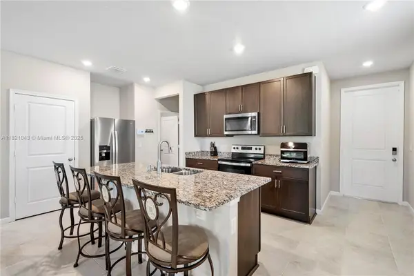 5720 Mentmore Dr, Mangonia Park, FL 33407