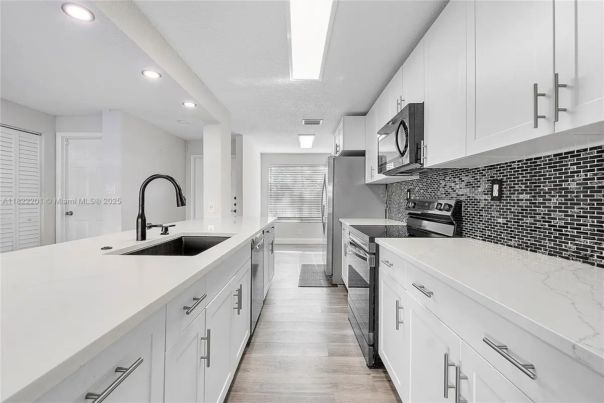 8239 NW 8th St #3, Plantation, FL 33324 - Image #1