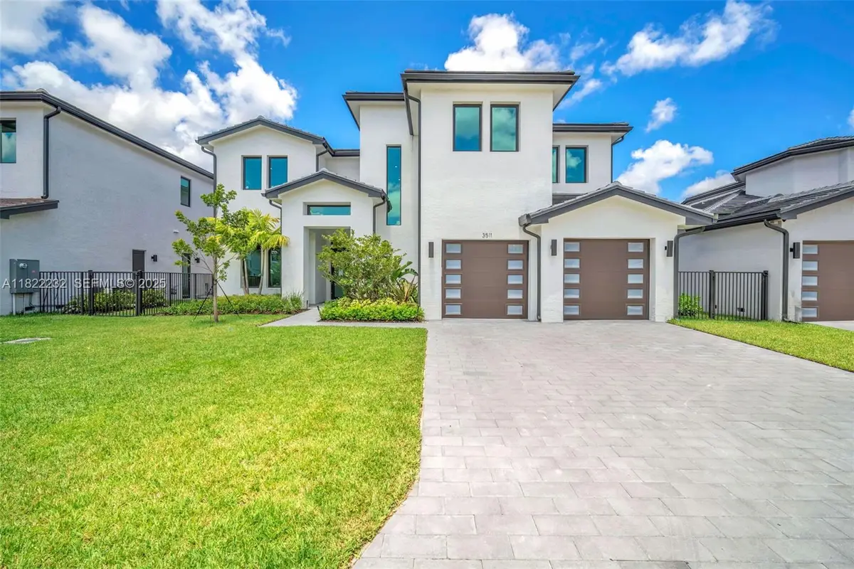 3511 Ashwood Cir S, Hollywood, FL 33312 - Image #1