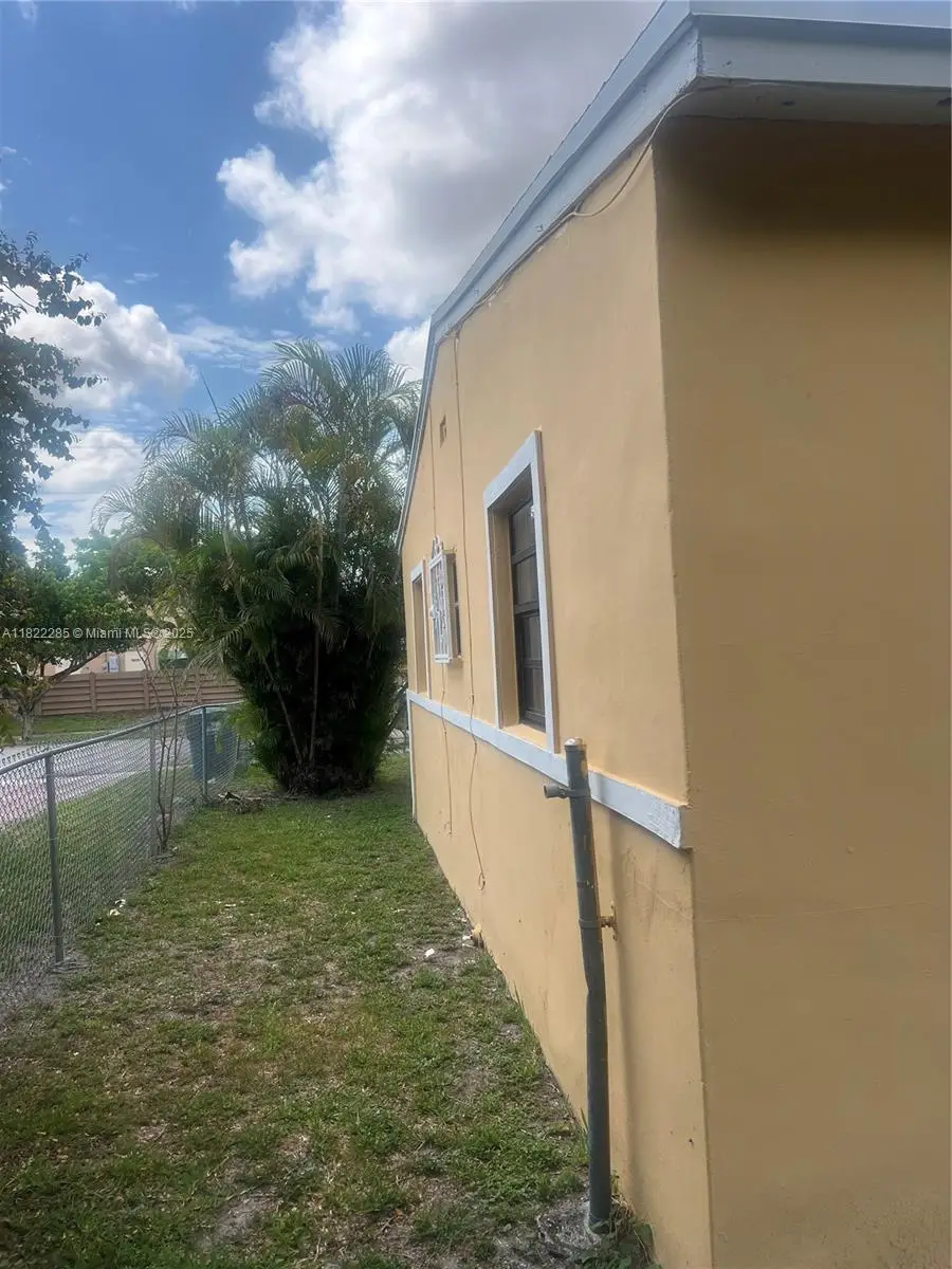 821 NW 183rd Dr, Miami Gardens, FL 33169 - Image #2