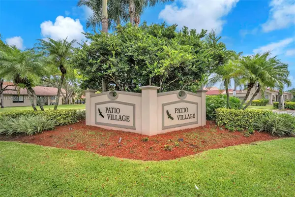566 Village Lake Drive, Weston, FL 33326