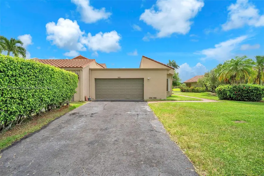 566 Village Lake Drive, Weston, FL 33326 - Image #2