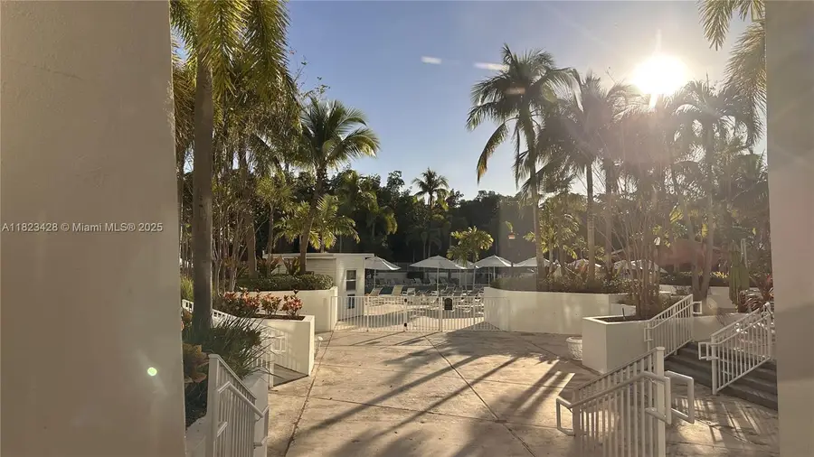 100 Bayview Dr #1030, Sunny Isles Beach, FL 33160 - #3