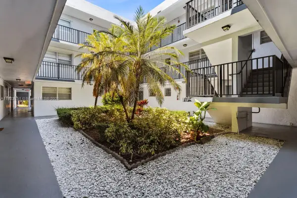 1800 SW 25th St #2102, Miami, FL 33133