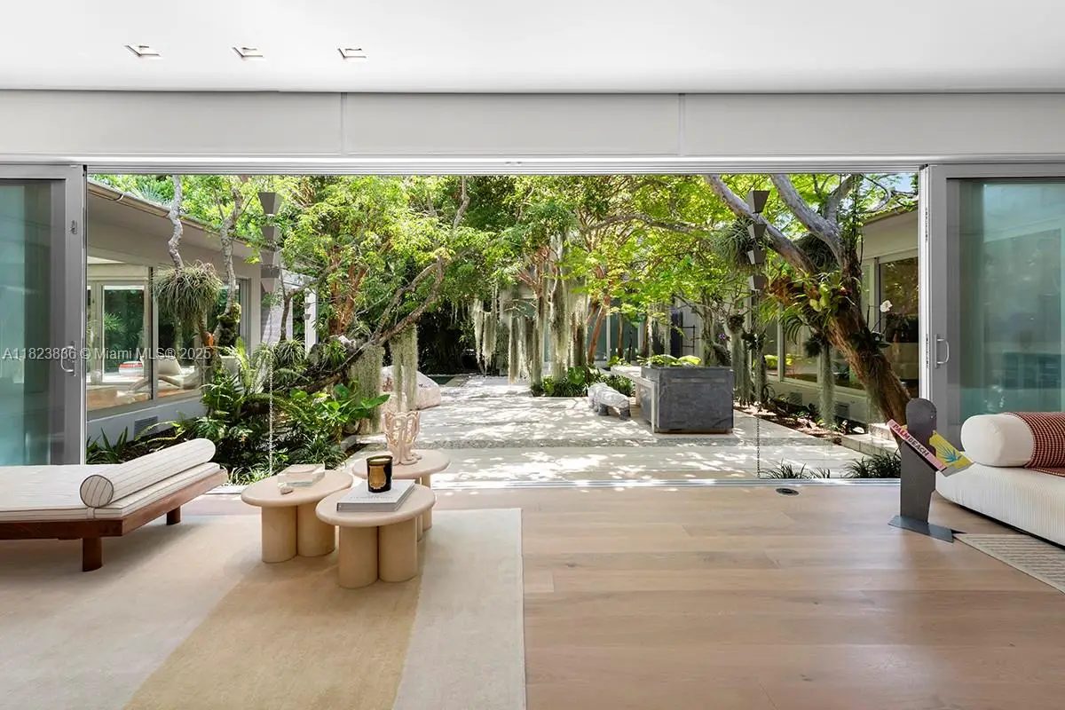 11 La Gorce Cir, Miami Beach, FL 33141 - Image #1