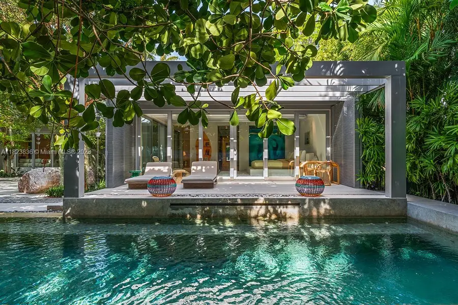 11 La Gorce Cir, Miami Beach, FL 33141 - Image #2