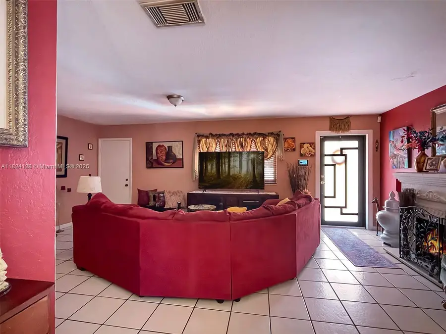 18003 SW 153rd Pl, Miami, FL 33187 - Image #2