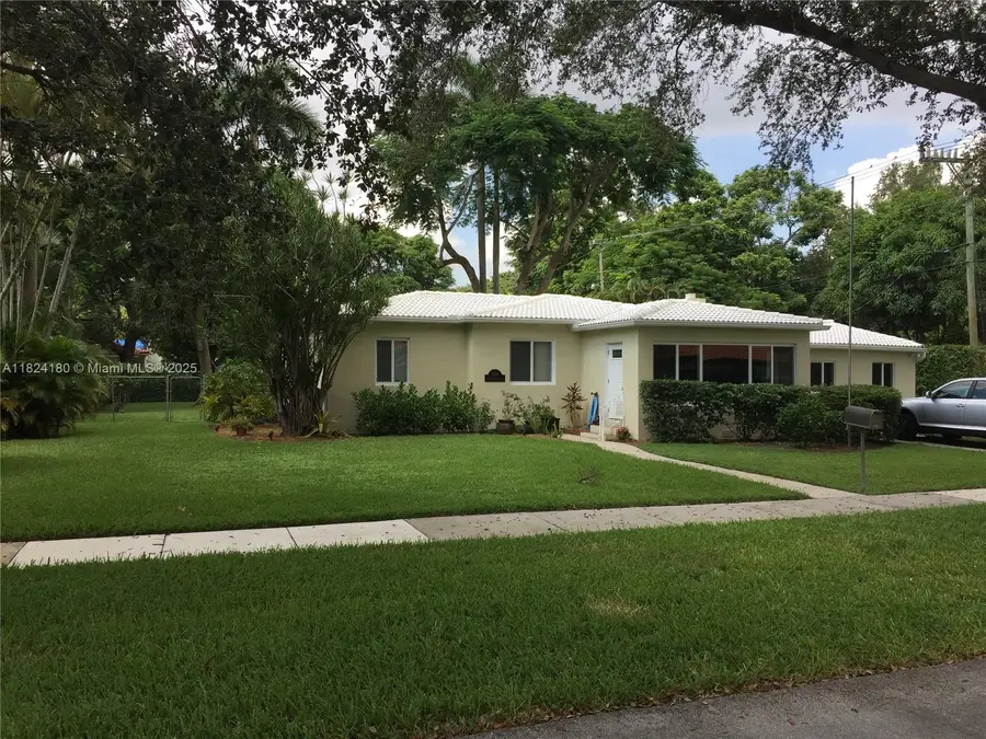 324 La Villa Dr, Miami Springs, FL 33166 - Image #2