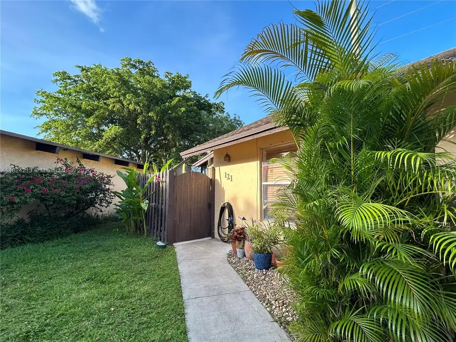 121 Briarwood Cir #1-5, Hollywood, FL 33024 - Image #2