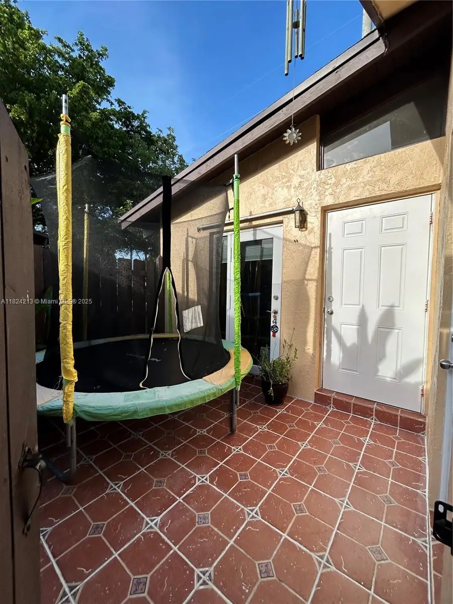 121 Briarwood Cir #1-5, Hollywood, FL 33024 - Image #3