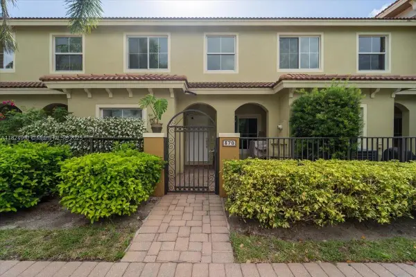 370 Lake Monterey Cir, Boynton Beach, FL 33426