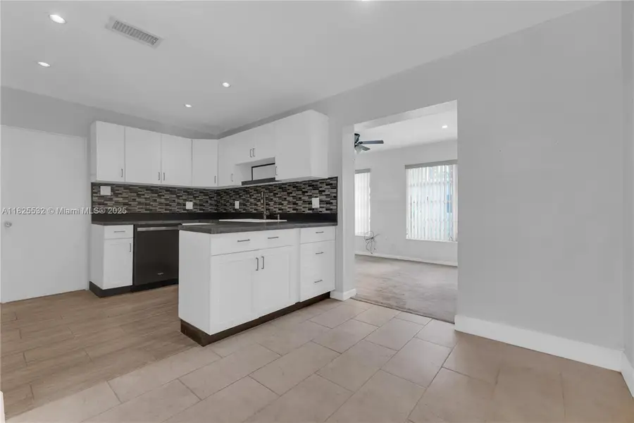 6915 NW 17th St, Margate, FL 33063 - Image #2