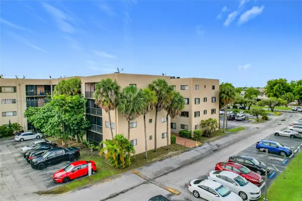 8635 NW 8th St #103, Miami, FL 33126