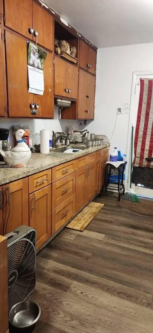 890 E 52nd St, Hialeah, FL 33013