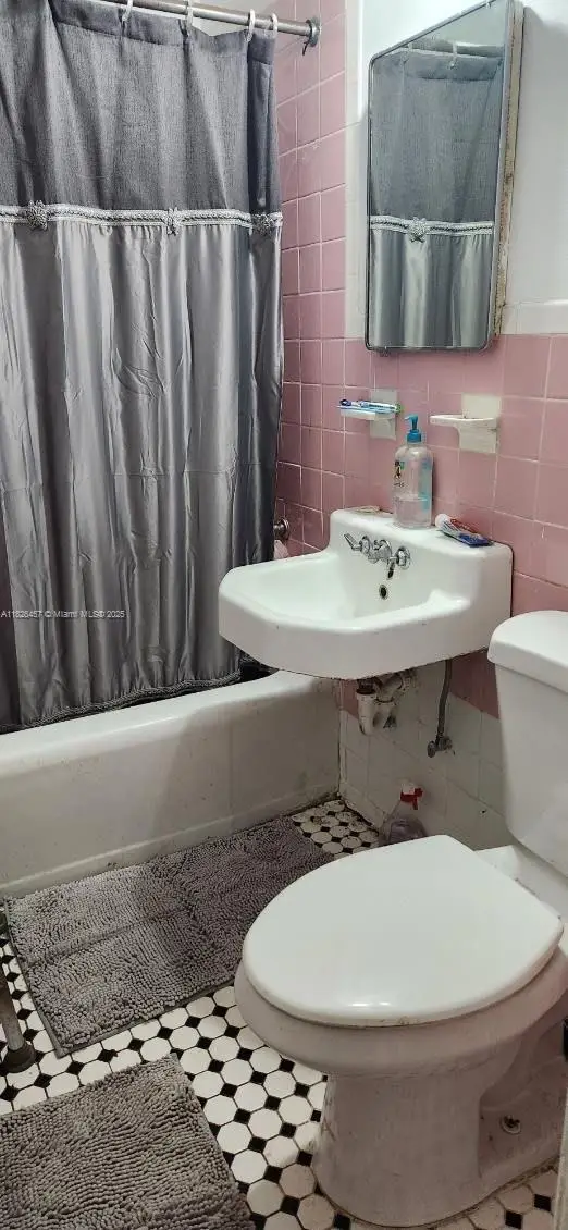 890 E 52nd St, Hialeah, FL 33013 - #2