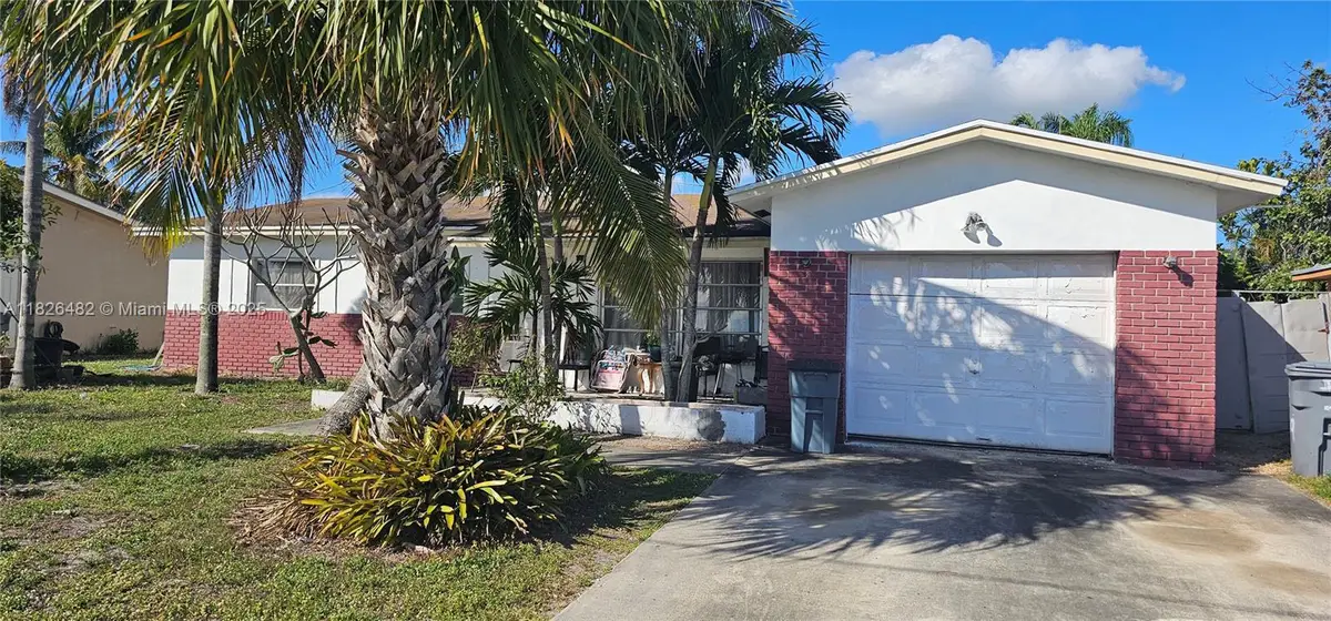 9723 SW 3rd St, Boca Raton, FL 33428 - Image #1