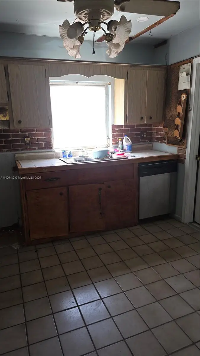 9723 SW 3rd St, Boca Raton, FL 33428 - Image #2